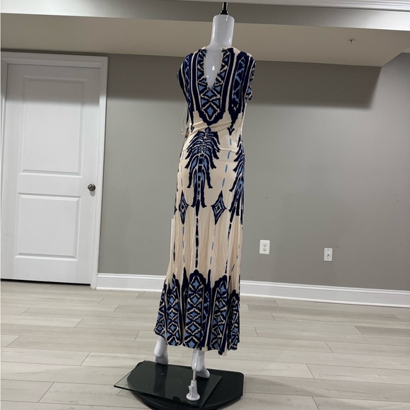 $1350 
Johanna Ortiz

Cardinal Direction Printed Jersey Ankle Dress size 2 - Picture 11 of 12